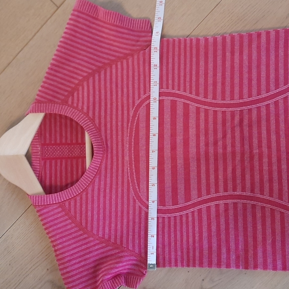 LULULEMON Sz 4 Striped Workout Tee VGUC - Picture 5 of 5